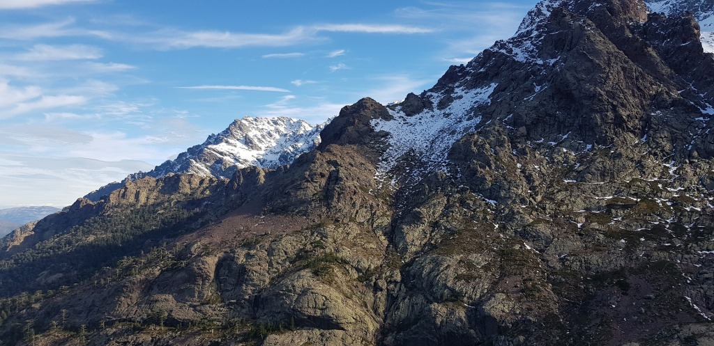 Montagne enneigée en Corse