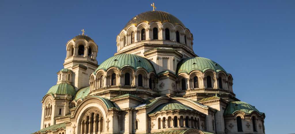 Cathédrale avec un dôme en or en Bulgarie